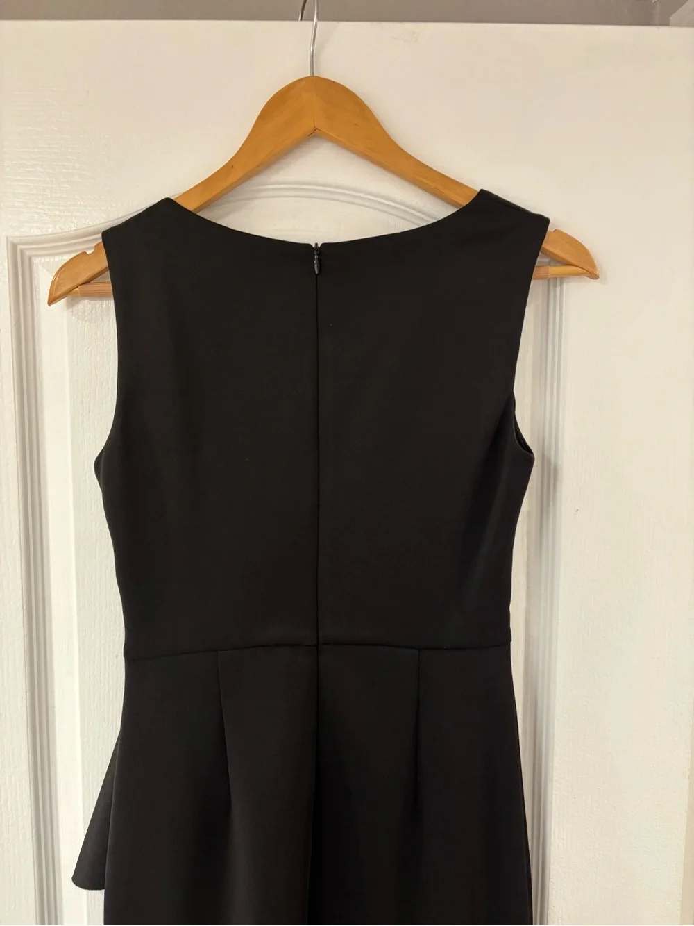 Jessica Howard Black Sleeveless Cascade Ruffle-Front Scuba Fabric Formal Dress